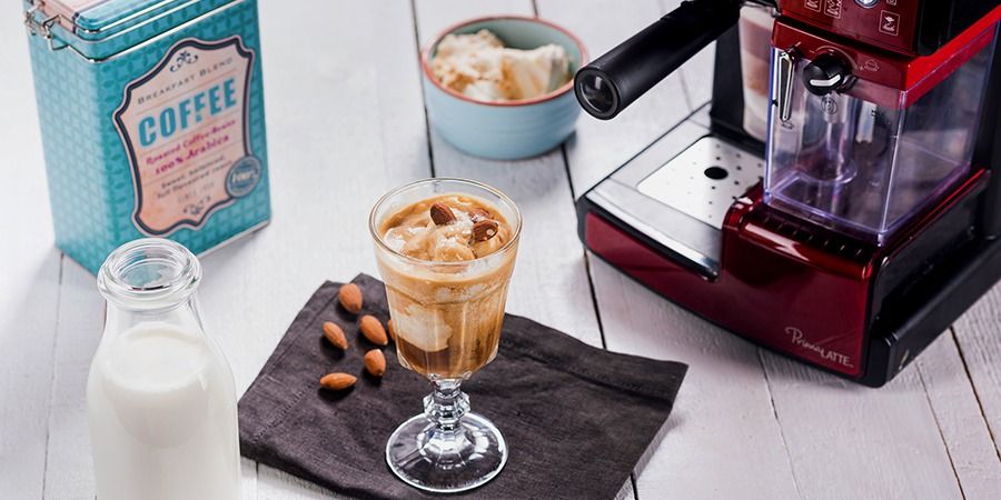 Rețetă espresso cu înghețată de caramel și sirop de migdale