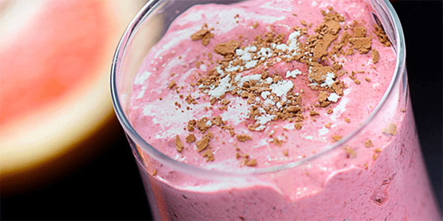 Reteta smoothie de piersici, fructe de padure si iaurt