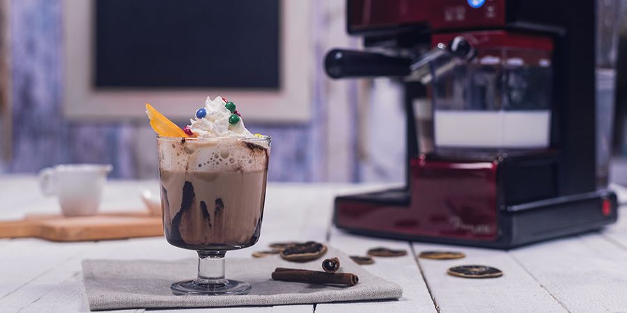 Rețetă Caffe Latte cu sirop vanilie și topping de ciocolată