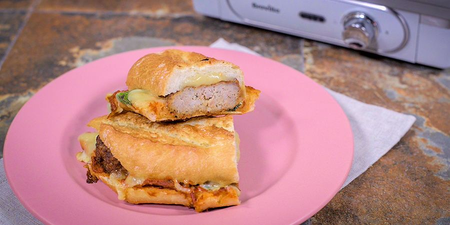 Rețetă sandwich cu chiftele de porc și mozzarella