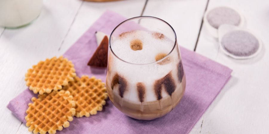Rețetă caffe latte cu cremă de cocos și ciocolată