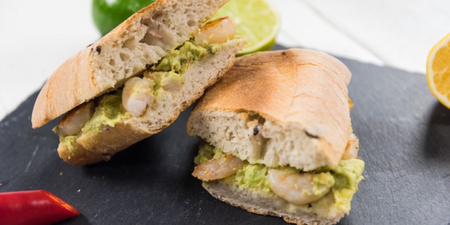 Rețetă sandwich picant cu creveți și avocado