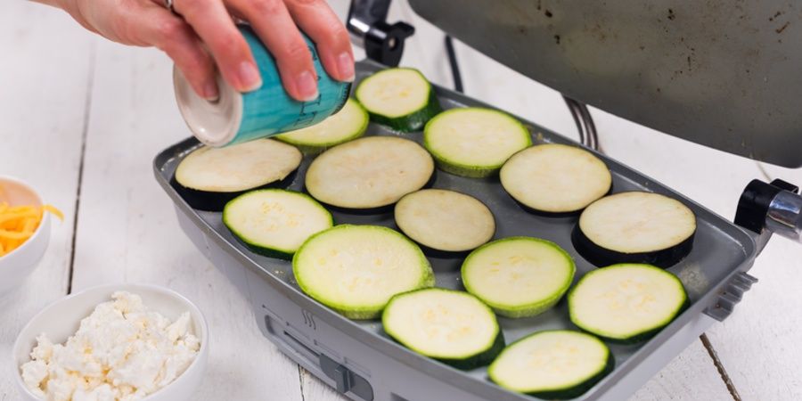 Rețetă Rondele de dovlecei, zucchini și vinete gratinate