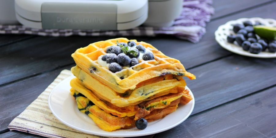 Reteta Vafe cu iaurt, afine si lamaie verde la Waffle Maker DuraCeramic Breville by Lauras Sweets