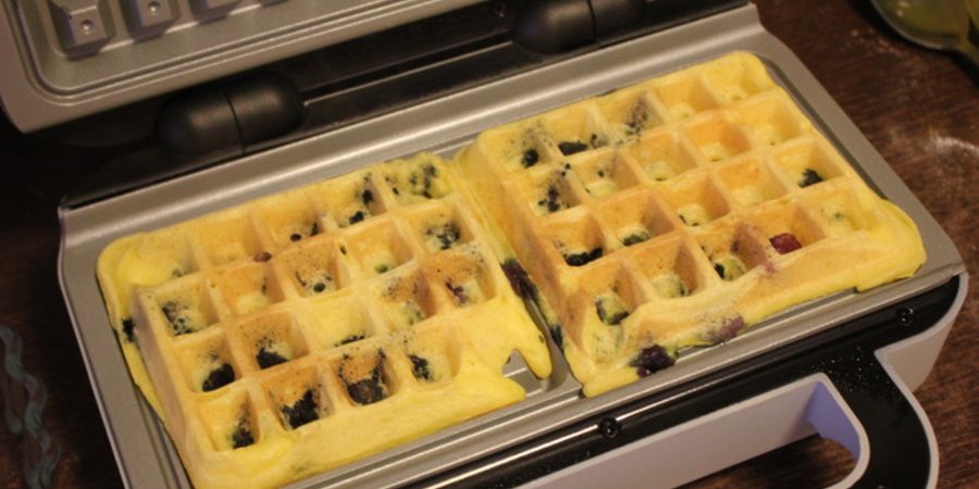 Rețetă Vafe cu iaurt, afine și lămâie verde la Waffle Maker DuraCeramic Breville by Lauras Sweets