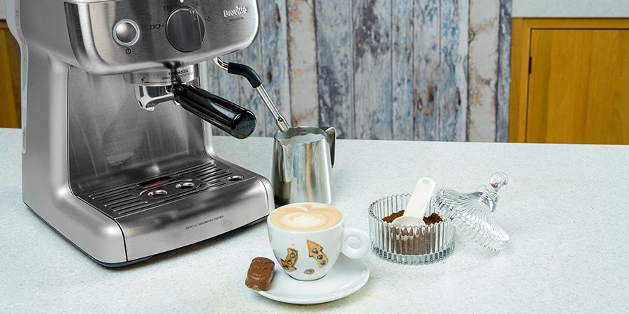 Rețetă cafea cu lapte flat white acasă cu espressorul Barista Mini Breville