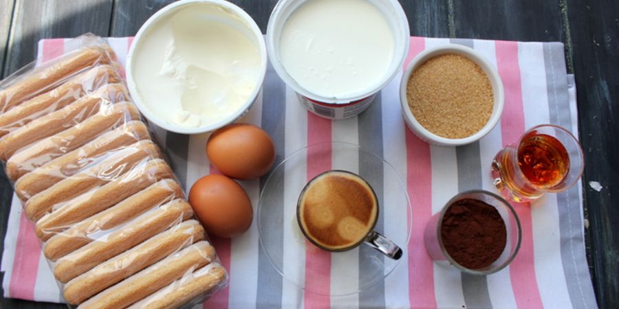 Rețetă înghețată tiramisu cu espresso preparat la Prima Latte Red by Lauras Sweets