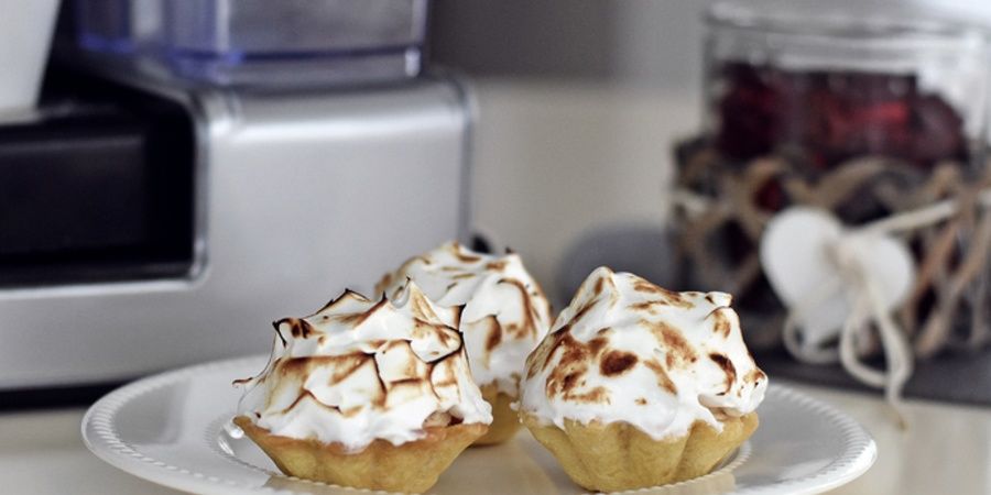Rețetă Mini Baked Alaska cu înghețată de cafea preparată la espressorul Prima Latte by Rețete Papa Bun