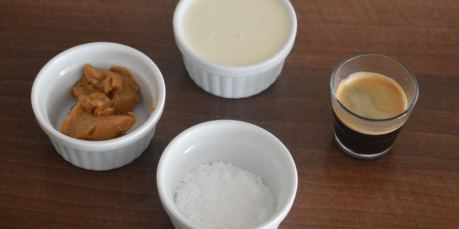 Rețetă Mini Baked Alaska cu înghețată de cafea preparată la espressorul Prima Latte by Rețete Papa Bun