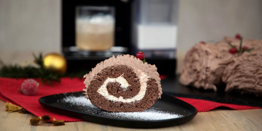 Rețetă tort buturugă cu cremă cappuccino pregătit la Prima Latte II Breville by Diva în bucătărie