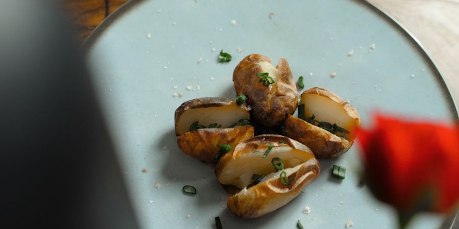 Rețetă cartofi în coajă gătiți cu aer cald la Breville Air Fryer, friteuza-cuptor cu aer cald by Chef Roxana Blenche
