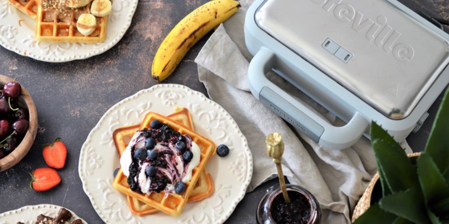 Rețetă waffles cu iaurt și topping cu fructe la alegere la Aparatul de Gofre Duraceramic Breville by Teos Kitchen