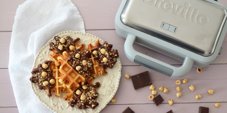 Rețetă waffles cu iaurt și topping cu fructe la alegere la Aparatul de Gofre Duraceramic Breville by Teos Kitchen