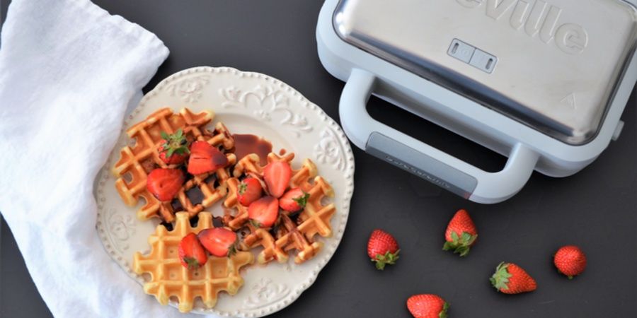 Rețetă waffles cu iaurt și topping cu fructe la alegere la Aparatul de Gofre Duraceramic Breville by Teos Kitchen