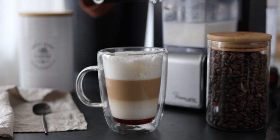 Rețetă caramel latte la espressorul Breville Prima Latte by Bucătar Maniac