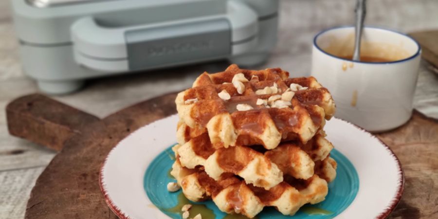 Rețetă waffles cu unt de arahide și sos de caramel sărat la aparatul de gofre Breville DuraCeramic by Ciocolată și Vanilie