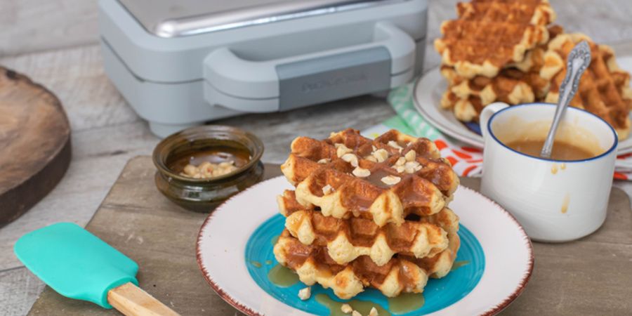 Rețetă waffles cu unt de arahide și sos de caramel sărat la aparatul de gofre Breville DuraCeramic by Ciocolată și Vanilie