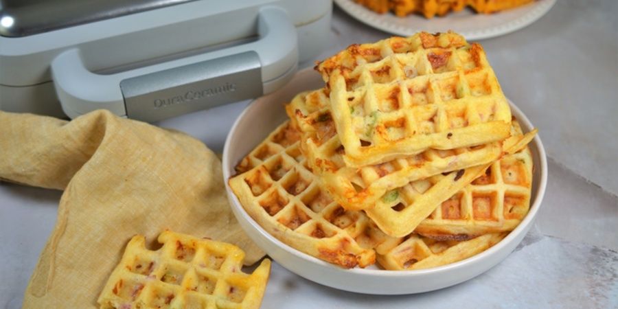 Rețetă waffles cu brânză cheddar la Aparatul de Gofre DuraCeramic Breville by Teos Kitchen