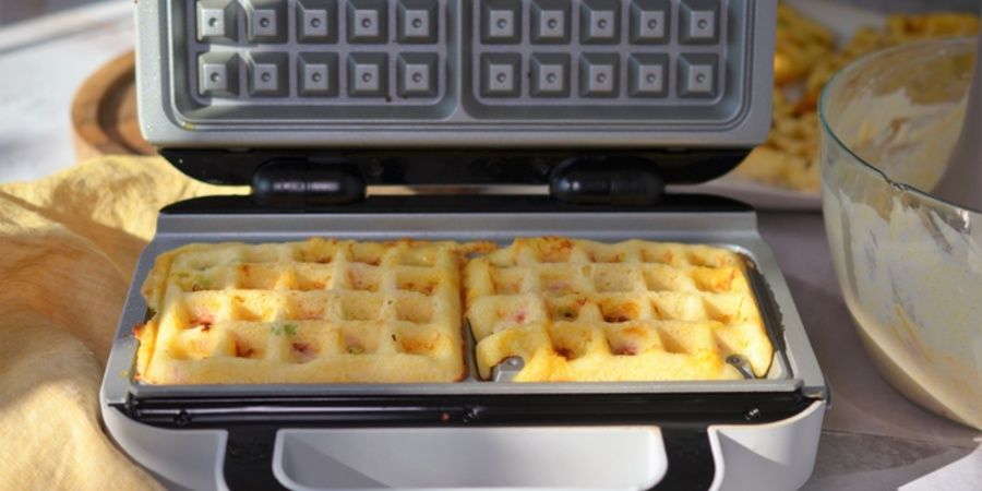 Rețetă waffles cu brânză cheddar la Aparatul de Gofre DuraCeramic Breville by Teos Kitchen