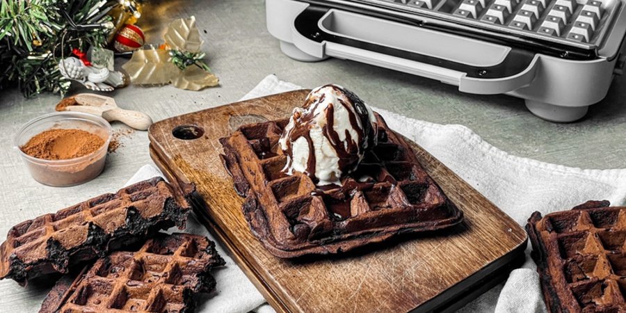Waffles cu ciocolată și înghețată la aparatul de gofre DuraCeramic Breville by Daniel Breda