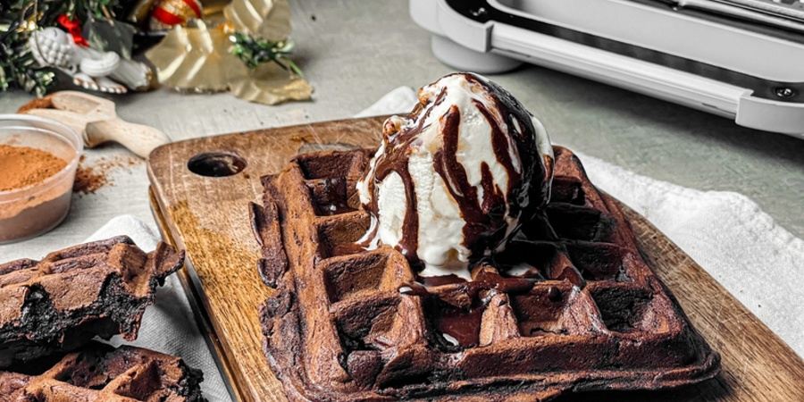 Waffles cu ciocolată și înghețată la aparatul de gofre DuraCeramic Breville by Daniel Breda