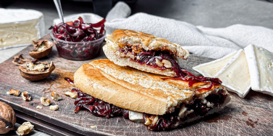 Rețetă sandwich cu ceapă caramelizată și brie la Sandwich-Maker Panini Breville by Daniel Breda