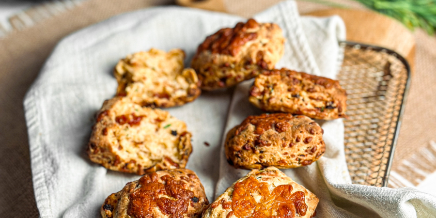 Rețetă Scones cu cheddar, chives și roșii uscate, coapte la airfryer Breville by Daniel Breda