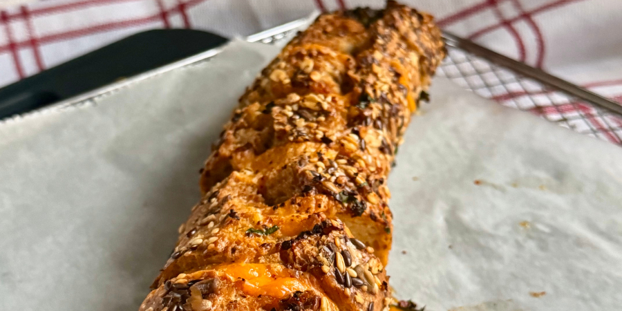 Rețetă baghetă aromatizată cu unt, usturoi și cheddar la airfryer Breville de 10L by Alexandra Banu