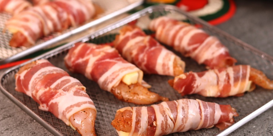 Rețetă rulouri de pui cu cașcaval și bacon la airfryer Breville cu rotisor