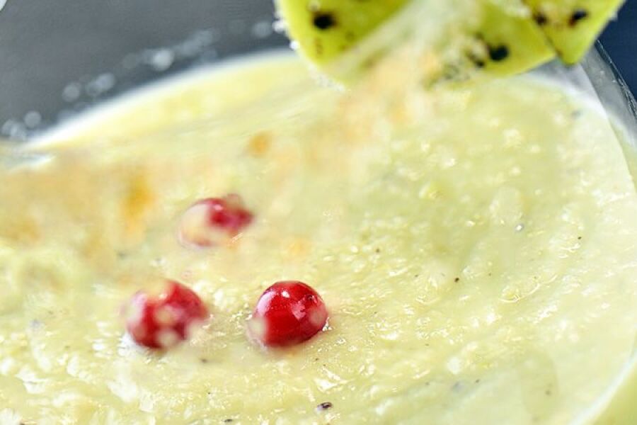 Reteta smoothie de mere verzi, menta si kiwi