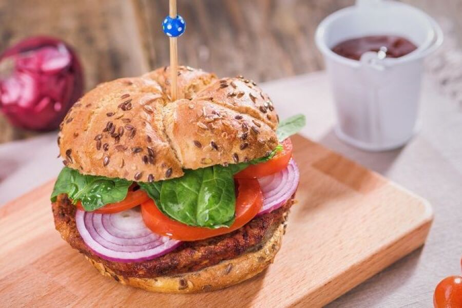 Rețetă burger vegan cu sfeclă