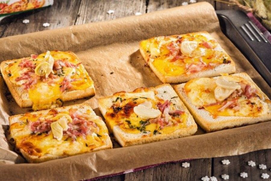 Rețetă sandwich cu mozzarella gourmet, bacon și anghinare