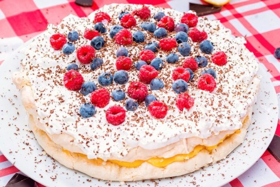 Reteta pavlova cu Baileys si crema de lamaie