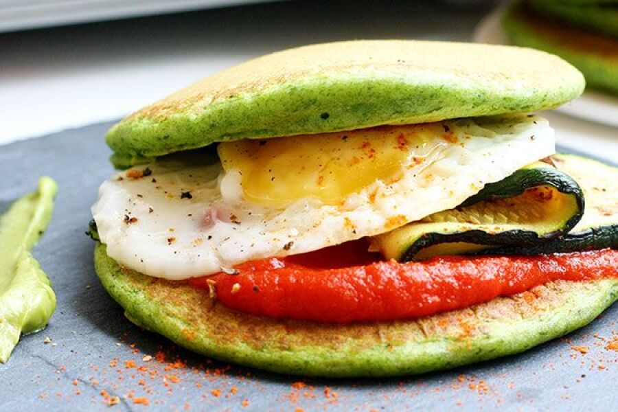 Sandwich de clătite americane cu spanac, avocado și legume grill, by Adrian Hădean