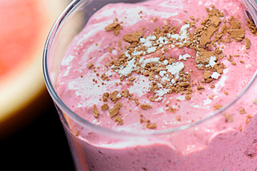 Reteta smoothie de piersici, fructe de padure si iaurt
