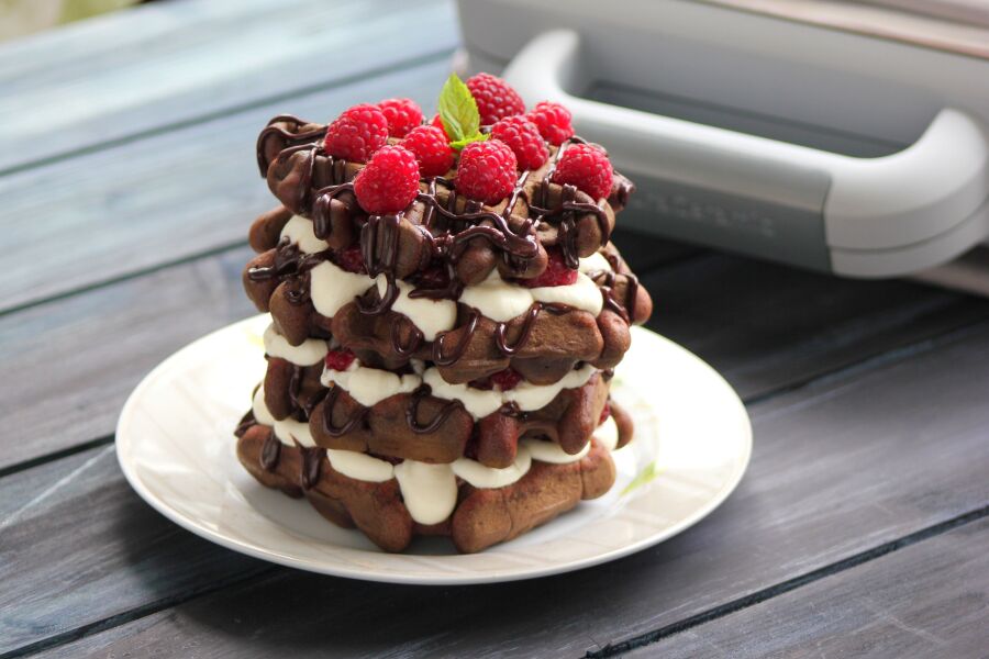 Rețetă Minitort din vafe pufoase cu ciocolată, zmeură și mentă la Waffle Maker DuraCeramic by Laura's Sweets