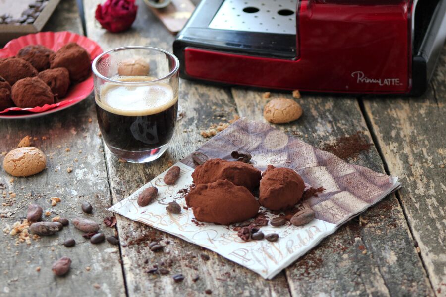 Rețetă trufe Tiramisu cu cafea și amaretti by Laura's Sweets
