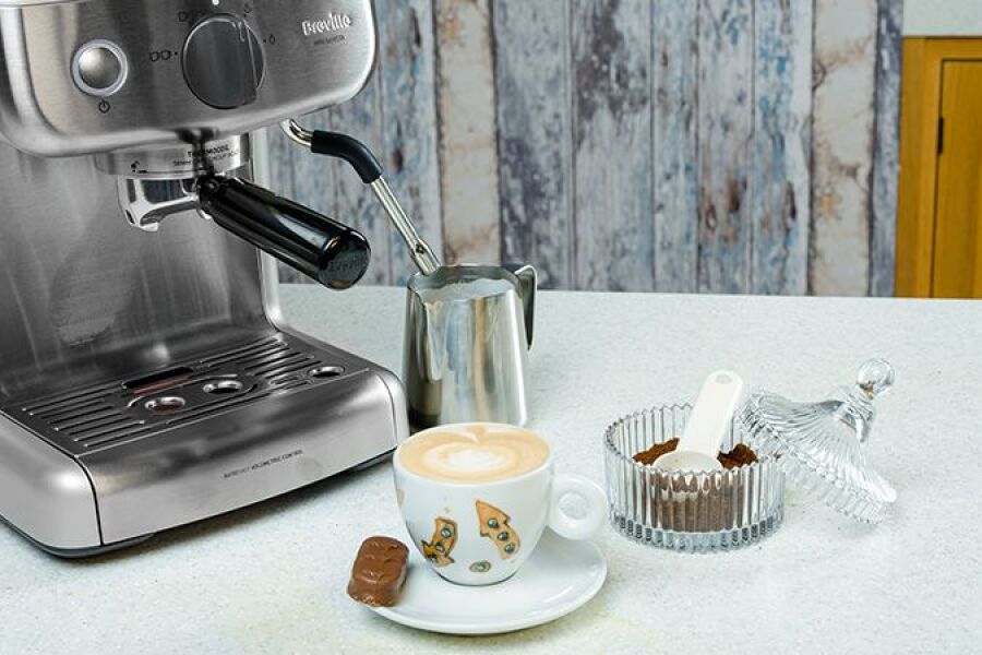 Rețetă cafea cu lapte flat white acasă cu espressorul Barista Mini Breville