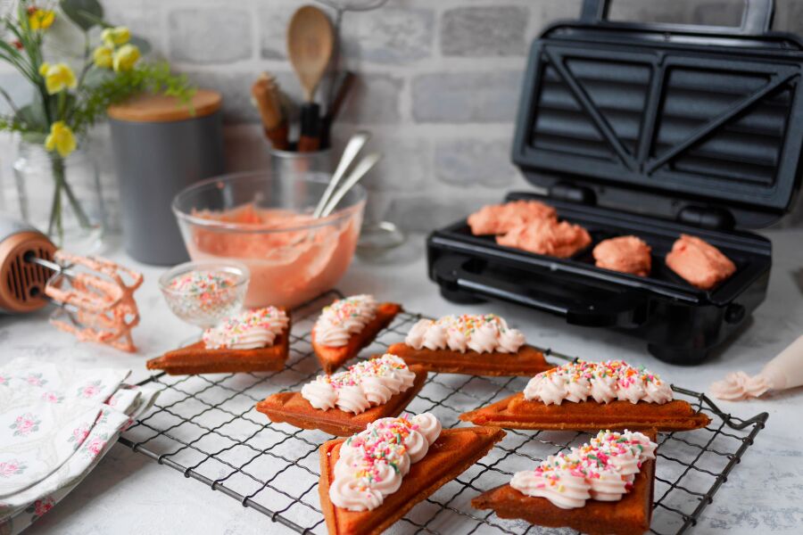 Rețetă mini prăjturi cu glazură Milkshake la Sandwich-Maker Extra Deep Fill Breville