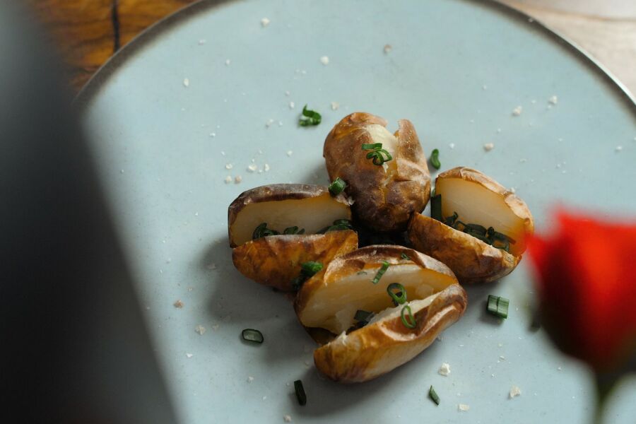 Rețetă cartofi în coajă gătiți cu aer cald la Breville Air Fryer, friteuza-cuptor cu aer cald by Chef Roxana Blenche