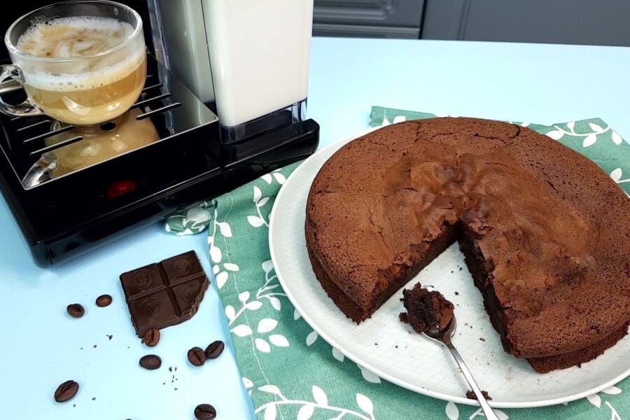 Rețetă prăjitură fără făină cu ciocolată și cafea preparată la espressorul Breville Prima Latte II by Rețetele Mihaelei