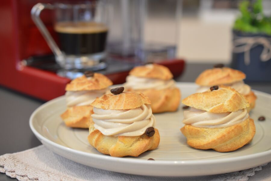 Rețetă Mini Choux cu cafea preparată la espressorul Breville Prima Latte III by Rețete Papa Bun