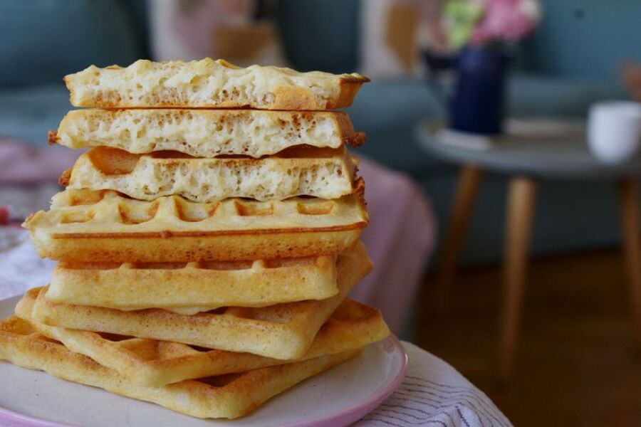 Rețetă waffles cu drojdie, aerate și subțiri, la aparatul de gofre Duraceramic by Mihai Gătește