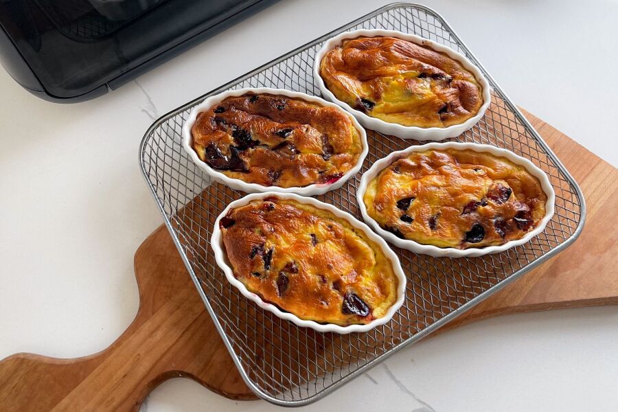 Rețetă clafoutis cu prune la Breville Air Fryer by Mama Gătește