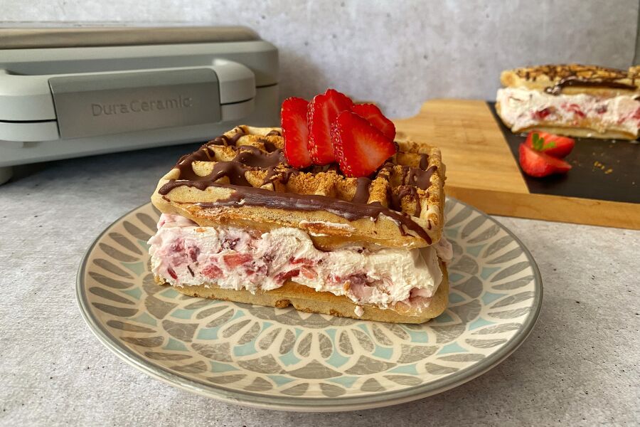 Rețetă cheesecake sandwich cu gofre în crustă de biscuiți la Aparat de Gofre Duraceramic Breville by Flavia Hirișcău