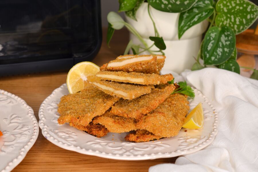 Rețetă șnițel crocant cu parmezan la airfryer Breville by Teo's Kitchen