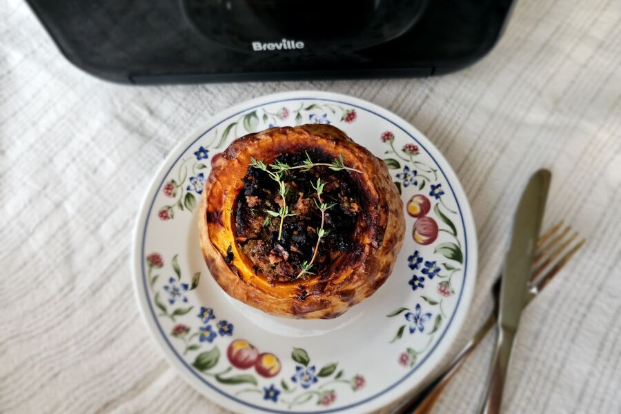 Rețetă dovleac umplut cu carne, nuci și sos de rodii la airfryer Breville by Prăjiturela