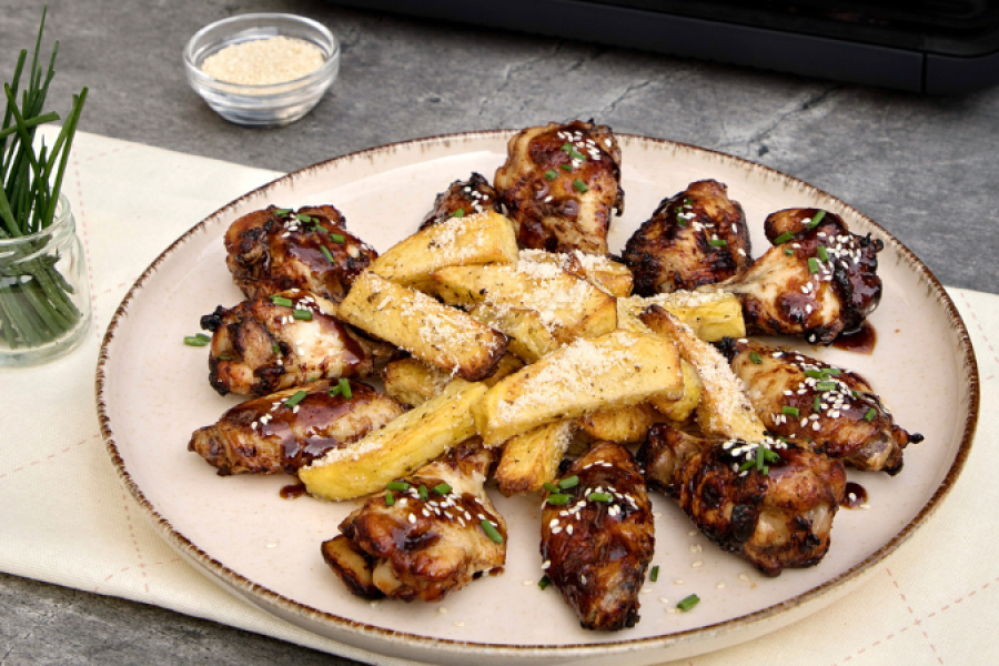 Rețetă aripioare de pui lipicioase cu cartofi la airfryer Breville by Diva în Bucătărie