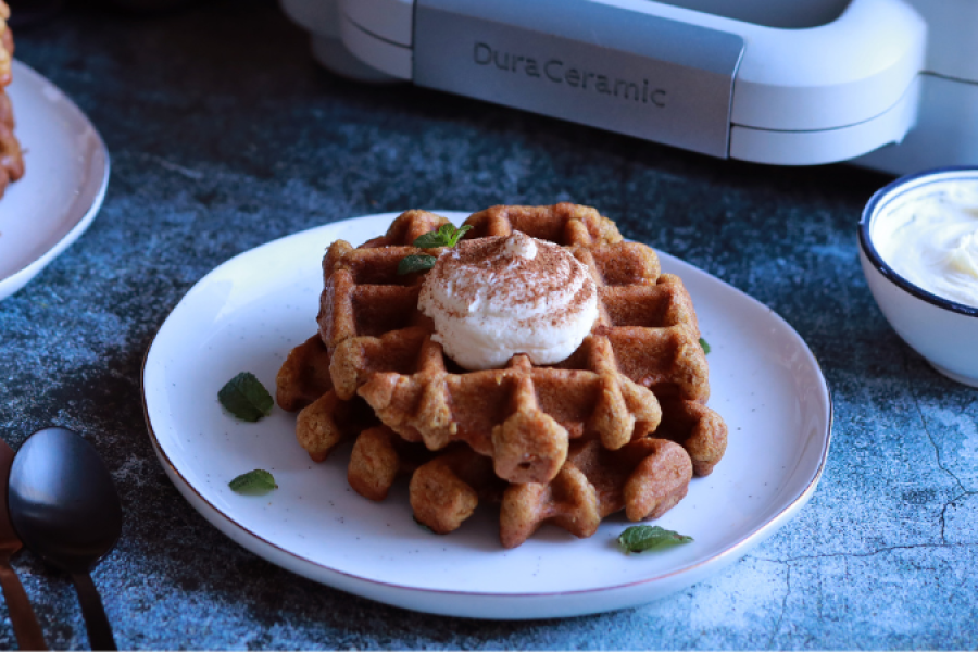 Rețetă carrot cake waffles cu cremă de mascarpone la aparatul de gofre DuraCeramic by Bucătar Maniac