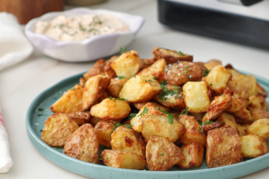 Rețetă cartofi crocanți la airfryer-ul Breville Halo Air XL by Taste Bazaar